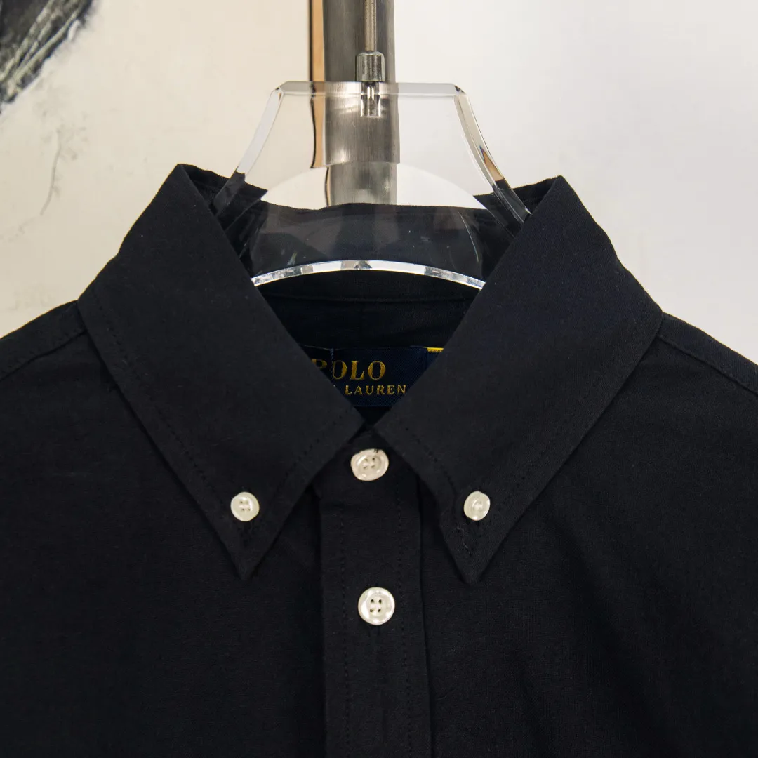 P270 zp version [Exclusive supply] Ralph Lauren/Ralph Lauren's classic evergreen single product 100 cotton Oxford spun old money style casual long-sleeved shirt. 100% restored workmanship. The entire garment is embedded with seams and clean edges. The upper back seams are reorganized for a better fit. ✅ 100 cotton Oxford spun on the face. Pre-wash treatment. The texture is tight and soft. ✅ Custom dyed original pearlescent white bottom buttons. Size partitions. ✅ Special shaped chiffon foil is included in the collar door tube. It is not easy to deform and pull. ✅ RL classic version of the Oxford shirt. The thick and crisp feeling brought by the Oxford cloth. It can be worn alone or as an outer layer. It can be worn in all seasons. It is a must-have item for the wardrobe. Get it with your eyes closed. Color: black, white, pink, blue, carbon gray, khaki, navy blue and red label, dark blue and white label (8 colors) Size: S M L XL Number: WW10968